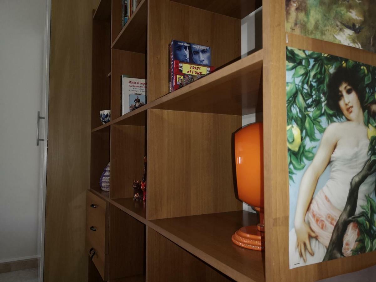 "Dint E Viche E Napule" Guest House Наполи Екстериор снимка