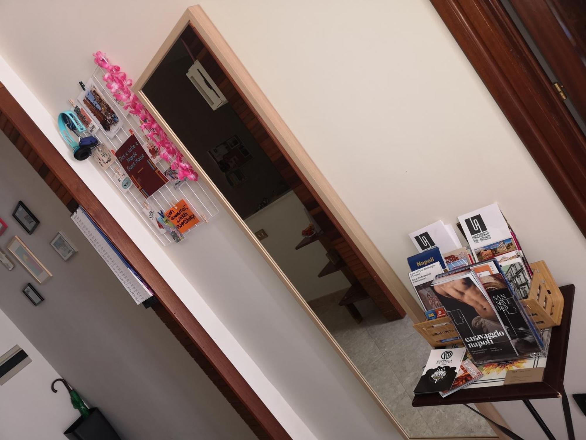 "Dint E Viche E Napule" Guest House Наполи Екстериор снимка